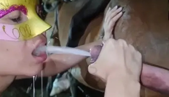 Powerful zoo cumshot in the mouth after sex with a horse